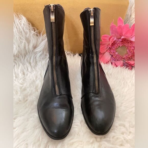 EVERYBODY by BZ MODA black leather zip front ankle boots 7.5 - Picture 3 of 8